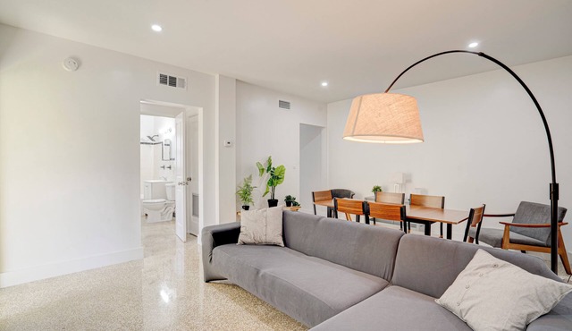 Spacious Cozy 3-bedroom apartment with Wi-Fi, AC in marvelous Miami