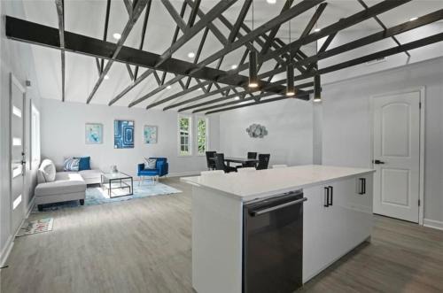 Spacious & Cozy 3-Bedroom Home- The Blue Dream