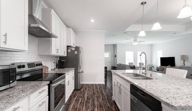 Spacious&Cozy! 4BR/5bed/2.5BA Lackland, Missions, Downtown