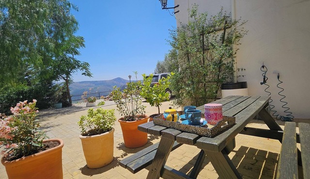 Spacious, cozy and family-friendly apartment above Lake Iznajar