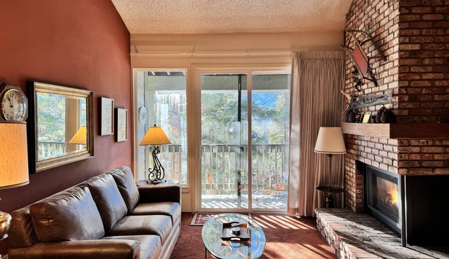 Spacious cozy condo with large loft , Near Both Canyon Lodge & Village