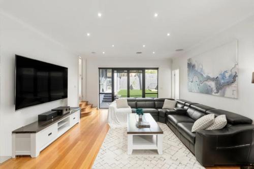 Spacious, Cozy & Entertaining 4BR House