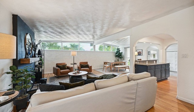 Spacious Cozy Family Home w/Hot Tub, Private Yard, Fire Pit