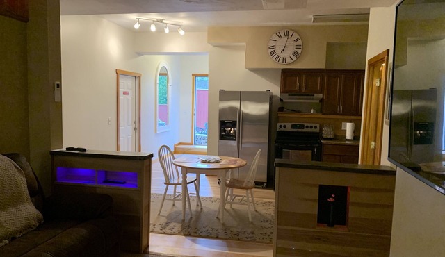 Spacious Cozy Fully equipped and updated 1 BR Apt