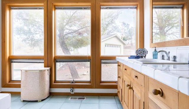 Spacious, Cozy Getaway with Breathtaking Mountain Views