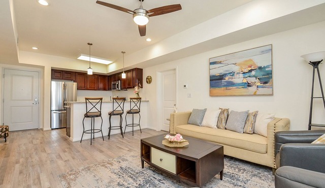 Spacious Cozy Home in Lifestyle Center| Gated Condo |3B