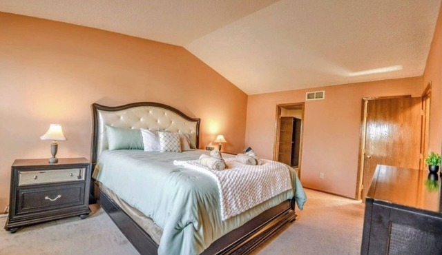 Spacious Cozy home w/King Master Ste