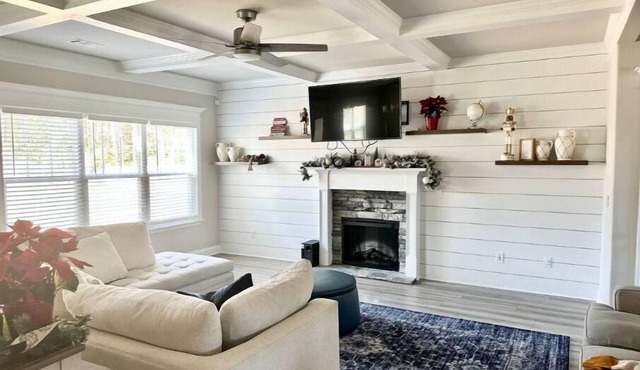 Spacious & Cozy Masters Rental!