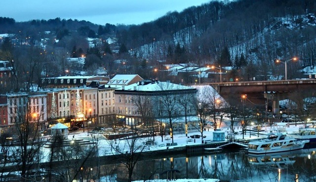 Spacious, cozy nature retreat near Woodstock and Kingston
