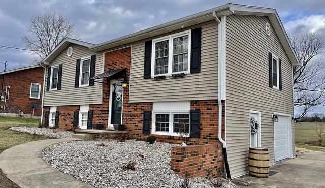 Spacious cozy renovated home Bourbon Trail