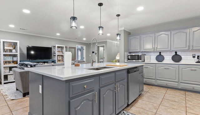Spacious, cozy retreat, close to beaches, shopping, food & fun @ the Gulf Coastn