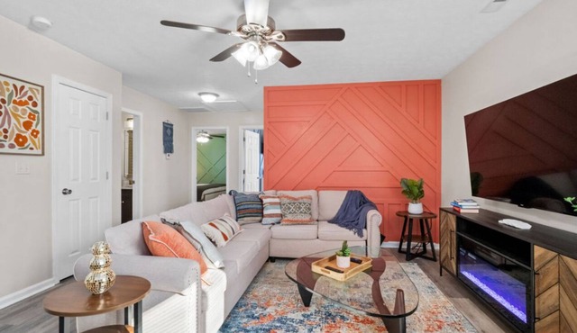 Spacious & Cozy Upstairs Apartment with King Beds and Smart TVs in Every Room