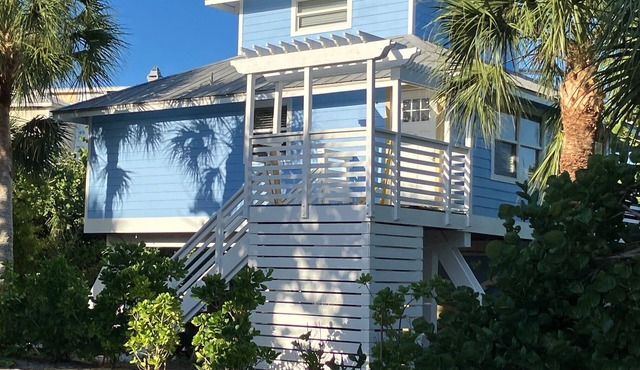 Spacious "Crab Cakes" Cottage on N. Captiva Island,FL with GolfCart and Starlink