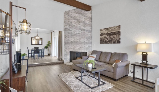 Spacious Cul-de-Sac Home/Close I-80 & Cal Expo