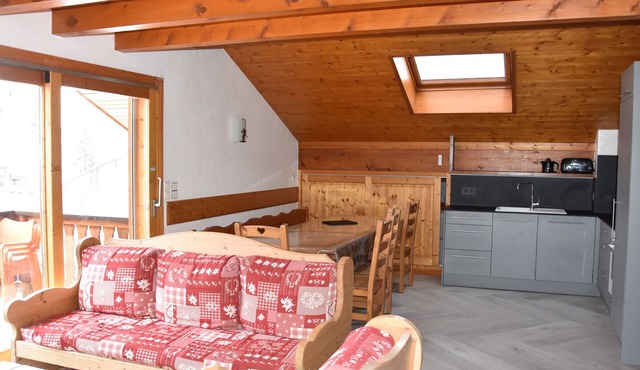 Spacious duplex with garage near Champagny center