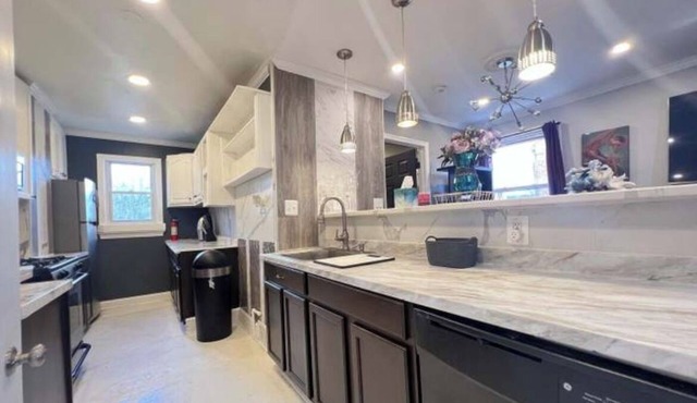 Spacious DC Getaway Modern Comfort Walk-In Shower Near Metro