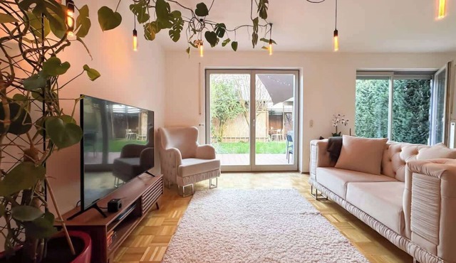 Spacious 4BR House with Terrace, Garden & Barbecue | Near Munich, Airport & Allianz Arena in Neufahrn bei Freising