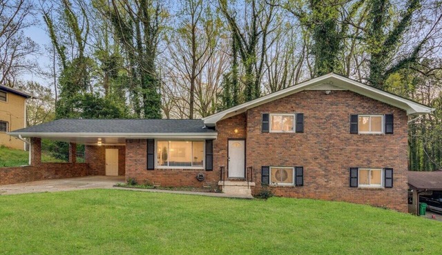 Spacious Decatur Home Sleeps 12, Work-Ready