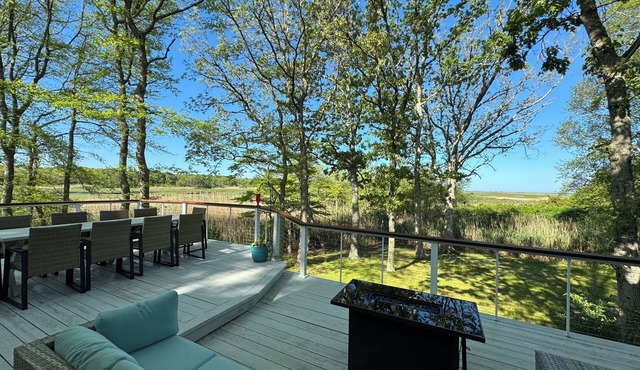 Spacious deck with amazing view, neighborhood path to Skaket Beach, game room