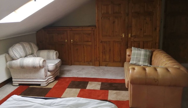 Spacious Deluxe Room (Ensuite) in a House