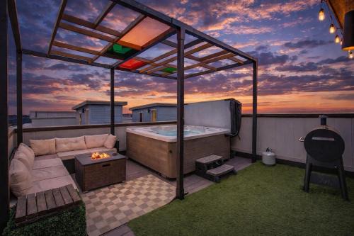 Spacious Denver Home with Private Rooftop Spa