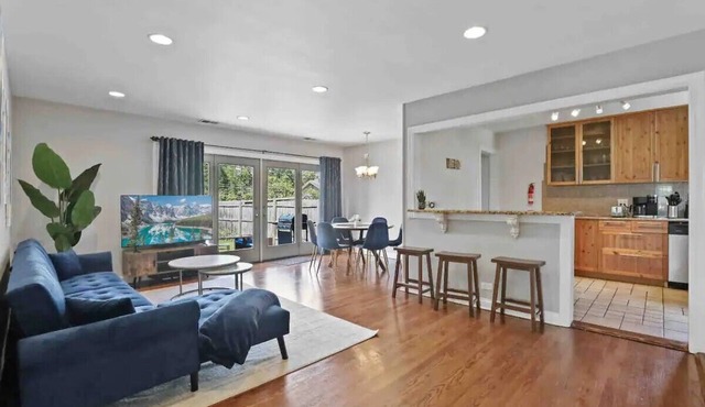 Spacious Des Plaines Home - Near Airport, Casino & Arena