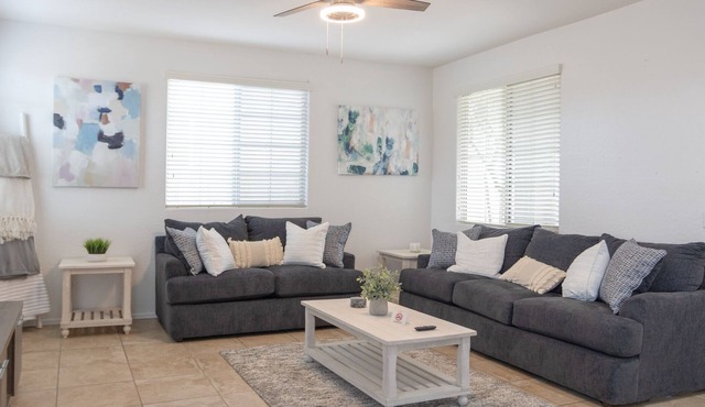 Spacious Desert Oasis Conveniently located!