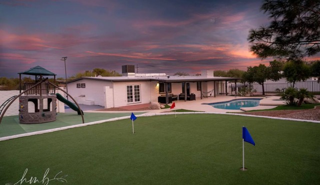 Spacious Desert Retreat: Pickleball, Pool & Spa, Putting Green, & Playground