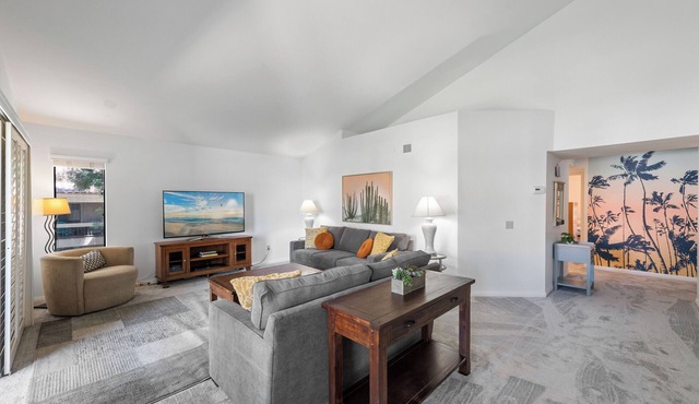 Spacious desert retreat in Cathedral City - 5 minutes from Downtown Palm Springs