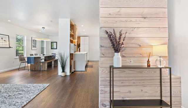 Spacious Design + Outdoor Kitchen in Zilker ACL