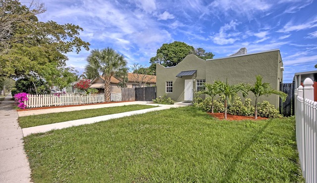 Spacious Designed House -Palm Wave Stays