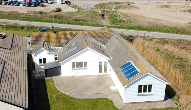 Spacious Detached Property With Stunning Sea Views