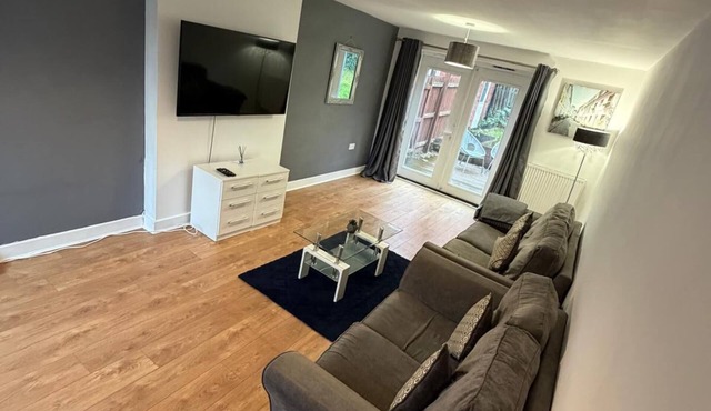 Spacious Detached 4-Bed Home in Central Milton Keynes