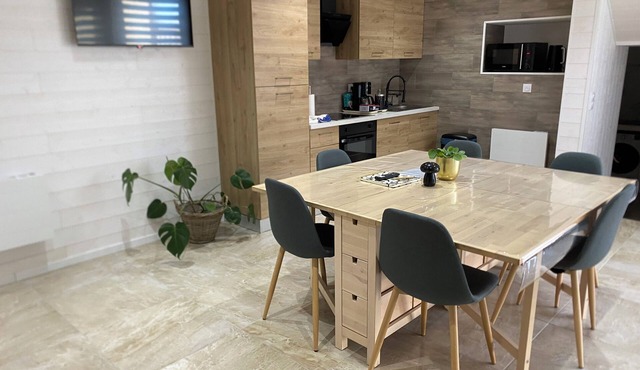 Spacious detached apartment in quiet area