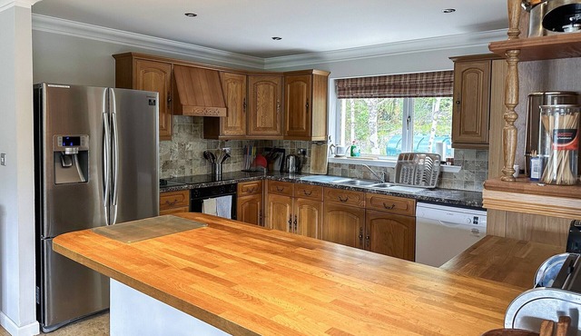 Spacious detached bungalow set on the edge of Loch Alsh with direct access to the sea loch.