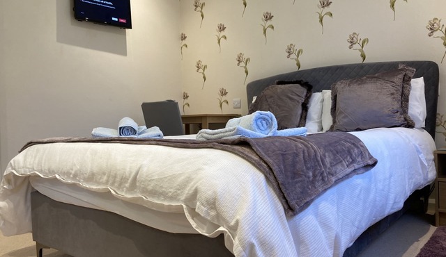 Spacious Detached Bungalow With Ample Parking