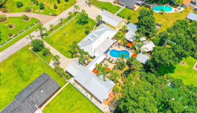 Spacious, dog-friendly home with central AC and pool & hot tub access