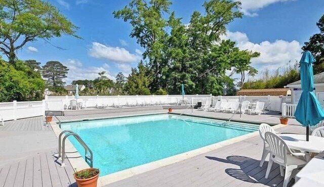 Spacious Dog-Friendly Escape Near Bethany Beach w/Pool & Sunroom