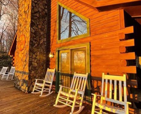 Spacious, dog friendly cabin in Blowing Rock, NC