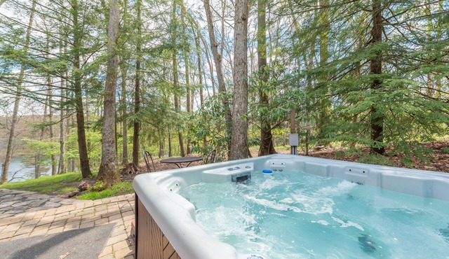 Spacious Dog Friendly Cabin at Deep Creek Lake