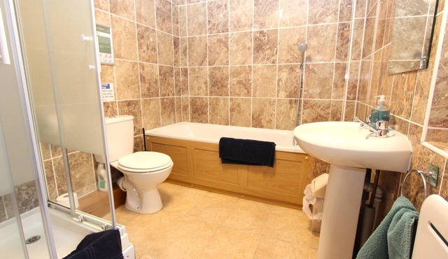 Spacious dog-friendly cottage in an idyllic rural setting near amazing beaches