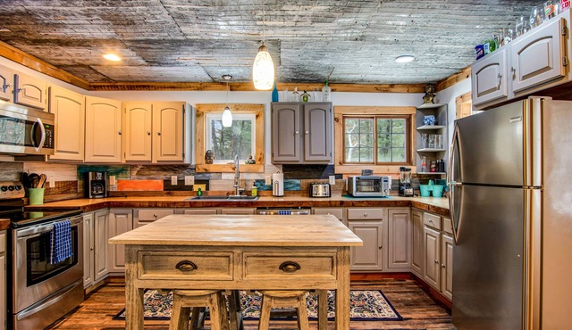 Spacious dog-friendly home with high-speed WiFi, large firepit, & theater room