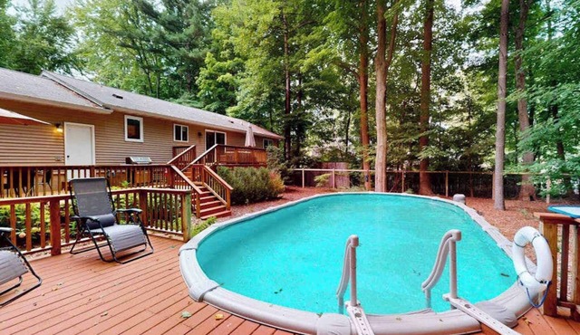 Spacious Dog Friendly Home w/heated pool, fenced yard, gas grill, & fire pit