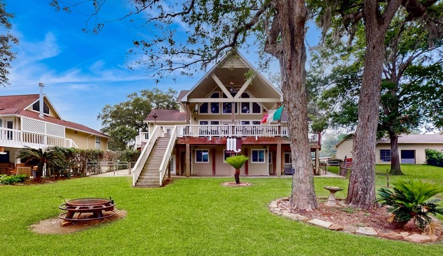Spacious dog-friendly riverfront home with central AC, private pier + firepit