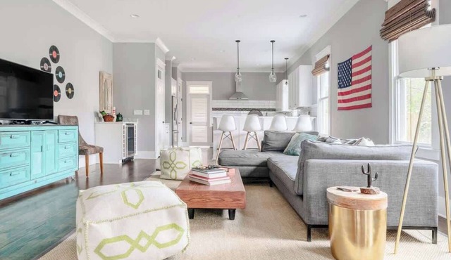 Spacious Dog Friendly 3 BR Townhome, Grill, Patio 3 Blocks to Grocer, 5 Mins to 5 Points, 15 Mins to Broadway, 24 Hour Hospitality Team, Perfect for Families