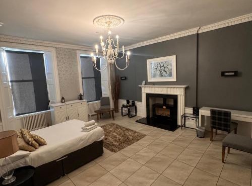 Spacious Double Room In The Heart Of Edinburgh