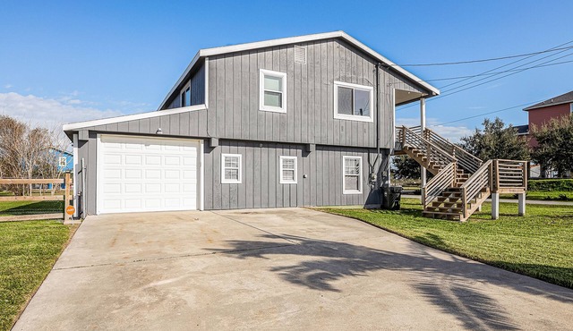 Spacious downstairs home near beach with patio, kitchen, board games, AC
