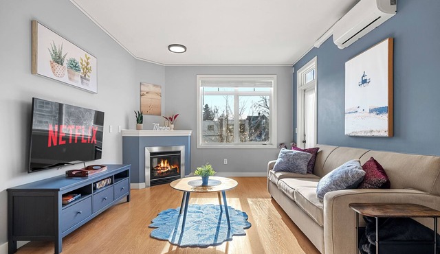 Spacious Downtown 2-Bed: AC, Secure Underground Parking. Saddledome + Stampede