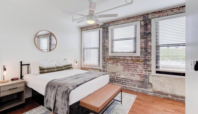 Spacious Downtown Apt: Beale St, Eats & Fun Nearby