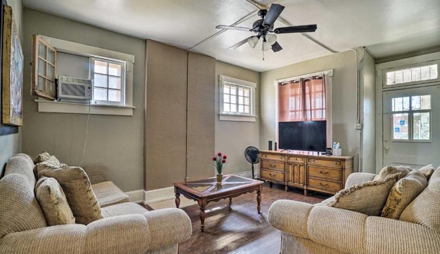 Spacious Downtown El Paso Apt about 1 Mi to UTEP
